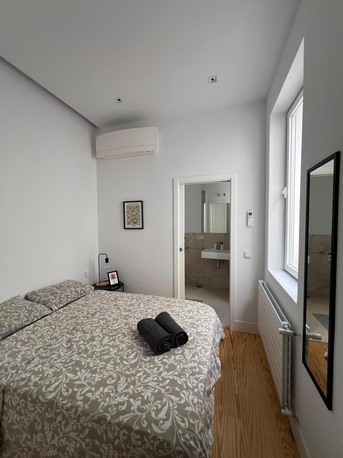 Private Rooms In Magdalena Street Madrid Eksteriør billede